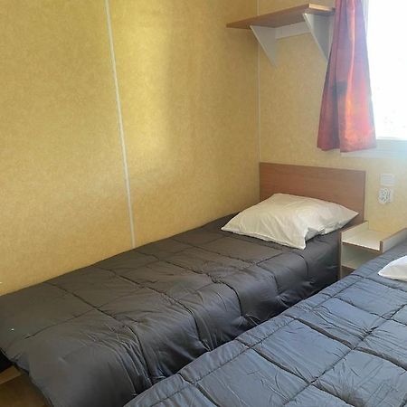 Feins Mobil-Home Au Bord De L'Eau מראה חיצוני תמונה