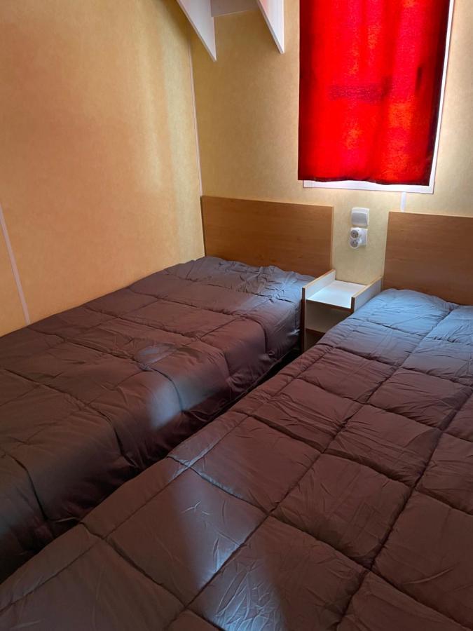 Feins Mobil-Home Au Bord De L'Eau מראה חיצוני תמונה