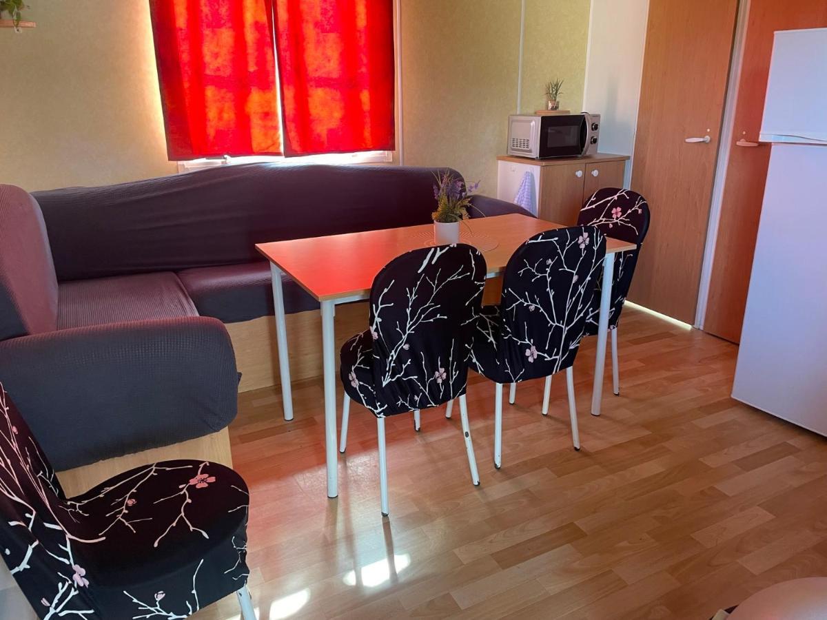 Feins Mobil-Home Au Bord De L'Eau מראה חיצוני תמונה