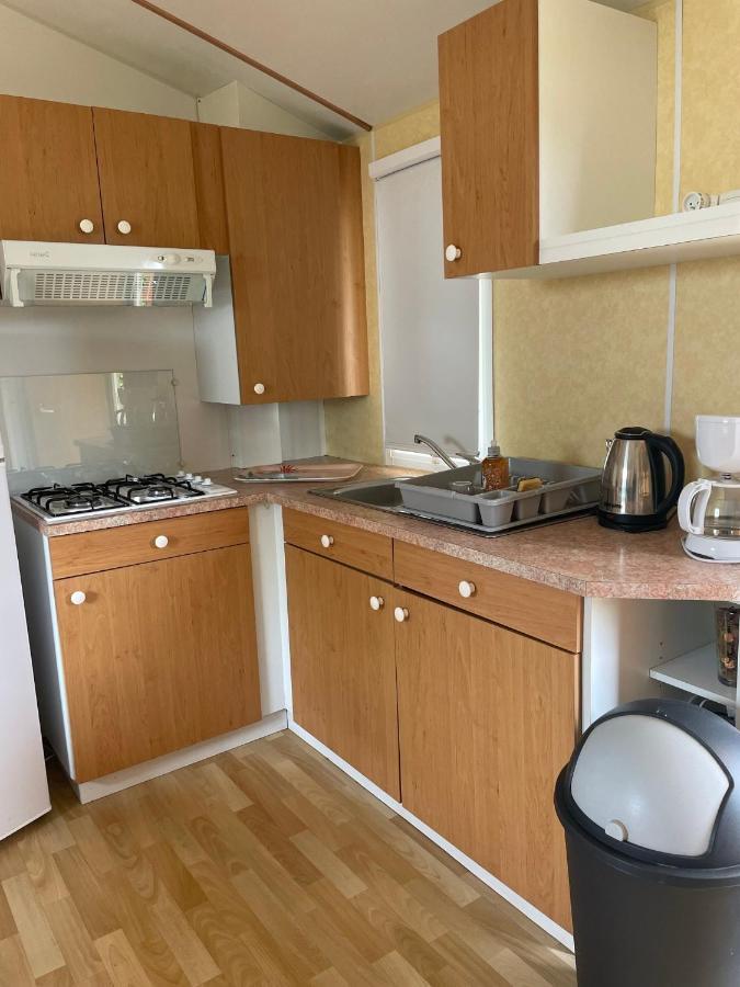 Feins Mobil-Home Au Bord De L'Eau מראה חיצוני תמונה